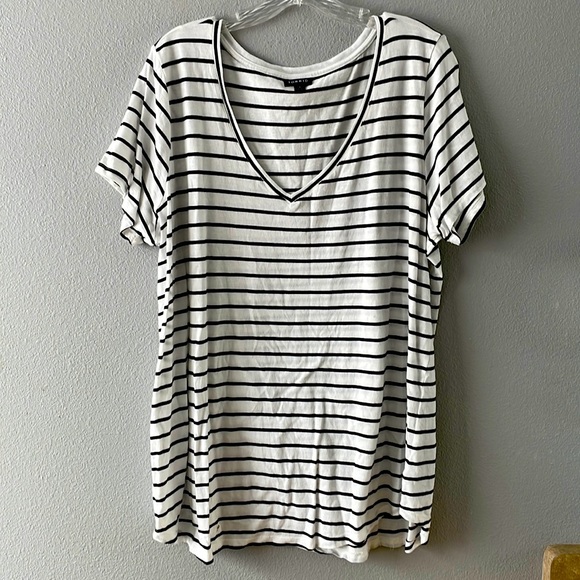 torrid Tops - Torrid-Black white stripe V Neck shirt sleeve T Shirt- Sz 2